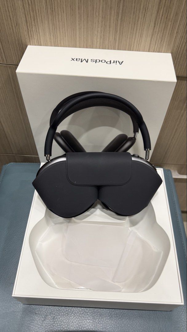 Apple AirPods Max Space Grey with Smart Case and Box (Category: Headphones & Headsets) located in Las Pinas. Submitted by happydragon_07d654 (Listing ID 1470810864, Image 3). Description: - Color: Space Grey - Model: Apple AirPods Max Over-Ear Headphones - Condition: Excellent, clean ear cups and headband with minimal signs of handling - Features: Premium active noise cancellation and top-tier sound quality - Inclusions: Original retail box and s