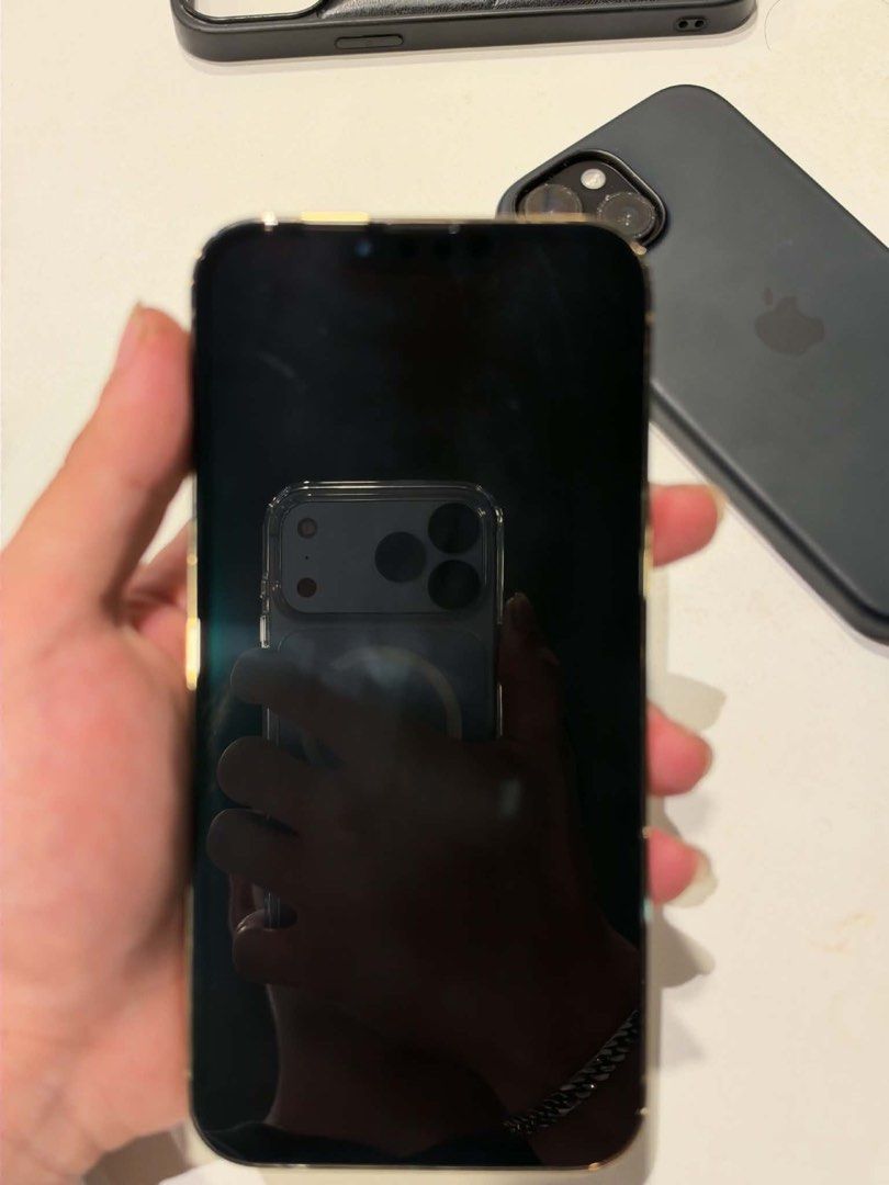 Apple iPhone 13 Pro Gold (Category: iPhone 13 Series) located in Manila. Submitted by _ylemi (Listing ID 1470885680, Image 3). Description: Issue : Replaced lcd negotiable 75% bh 256gb.