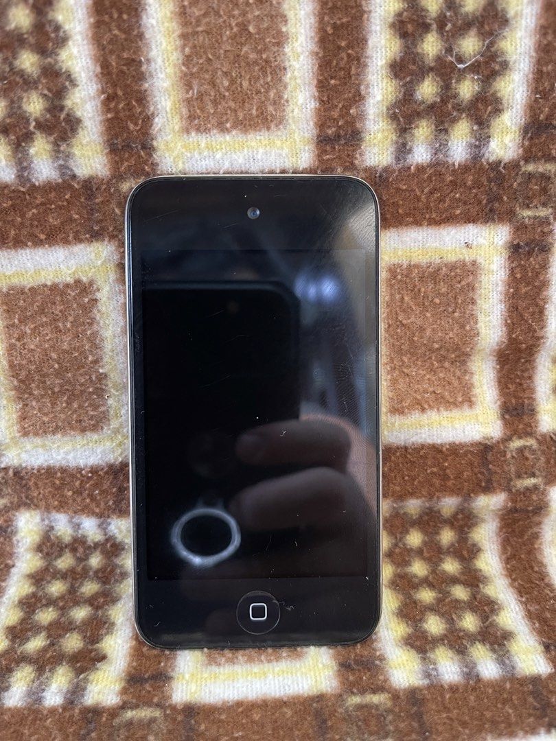 Apple Ipod Touch 4thgen 8GB AS IS basahin detalye (Category: Portable Music Players) located in Caloocan City. Submitted by red_rob (Listing ID 1470764545, Image 2). Description: AS IS BASIS kaya po basahin ang description Used Apple Ipod Touch 4th Gen 8gb A1367 From Japan Small lcd burn see pic, “connect to itunes” message Touch goods kahit un may burn functioning touch yan Ok pa batt, matagal pa standby, hindi bloated batt, hindi nakaangat ang 