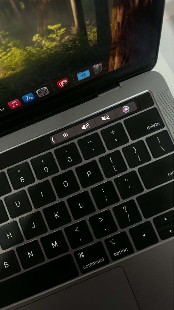 Apple MacBook Pro 13-inch 2019 i5 8GB (Category: Laptops & Notebooks) located in Manila. Submitted by wtfitspaul (Listing ID 1470816680, Image 1). Description: Selling Macbook Pro 2019 (no charger, no box) RFS: Hindi na nagagamit kase nag upgrade sa M2 - camera, speaker and touchpad all working - minimal dents - I can send video of laptop’s speaker and other specs Issue: - plug in port not working.