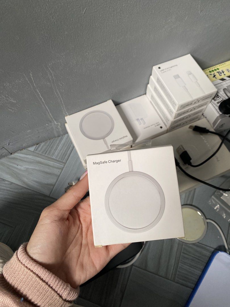 Apple Magsafe (Thirdparty only) (Category: Chargers & Cables) located in Manila. Submitted by pc.thrift (Listing ID 1470765213, Image 1). Description: Apple Magsafe Third Party .