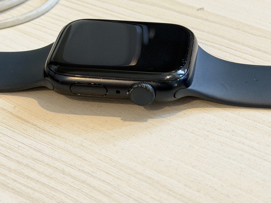 Apple Watch SE 2nd Gen 44mm, Midnight (Category: Wearables & Smart Watches) located in Manila. Submitted by 3s.tn_ (Listing ID 1470805272, Image 2). Description: RUSH Apple Watch SE - 2nd Gen - 44 mm - Midnight - Silicone Strap - 100% Battery Health - Charger Included = ₱6k (flexible) Has minor scratches on the side. Rfs: Upgrade. - Can do Lalamove/Meet-up (around Manila) - Has not been reset yet (better if reseted infront or with notice of buyer