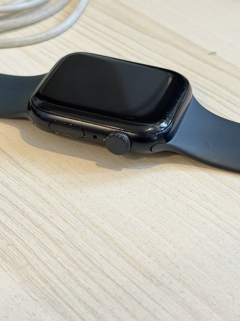 Apple Watch SE 2nd Gen 44mm, Midnight (Category: Wearables & Smart Watches) located in Manila. Submitted by 3s.tn_ (Listing ID 1470805272, Image 3). Description: RUSH Apple Watch SE - 2nd Gen - 44 mm - Midnight - Silicone Strap - 100% Battery Health - Charger Included = ₱6k (flexible) Has minor scratches on the side. Rfs: Upgrade. - Can do Lalamove/Meet-up (around Manila) - Has not been reset yet (better if reseted infront or with notice of buyer