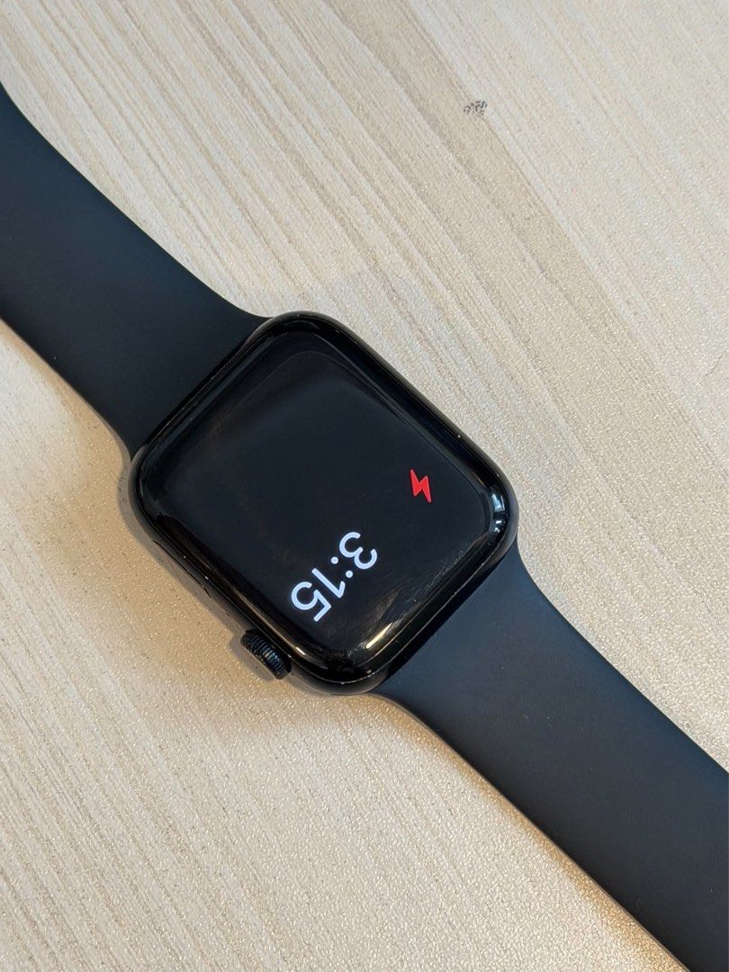 Apple Watch SE 2nd Gen 44mm Midnight (Category: Other Gadgets) located in Meycauayan. Submitted by cpunzal (Listing ID 1470807510, Image 1). Description: *Apple Watch SE* - 2nd Gen - 44 mm - Midnight - Silicone Strap - 100% Battery Health Has minor scratches on the side. Rfs: Upgrade Can do Meetups around Mnl .