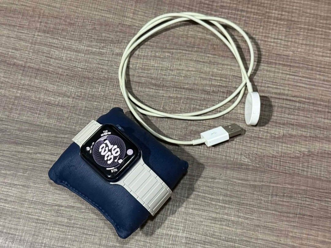 Apple watch series 6 40mm (Category: Wearables & Smart Watches) located in San Fernando. Submitted by anthonyfedeylnovio (Listing ID 1470826552, Image 1). Description: SELLING FOR MY PERSONAL USED APPLE WATCH SERIES 6 HONEST ISSUE JUST LITTLE SCRATCH ON SCREEN AND PAINT CHIP ONLY NO HISTORY OF REPAIR 75% BATTERY HEALTH ORIGINAL WITH FREE CASE AND CORD BOUGHT FROM THE OWNER IN VALENZUELA ON LAST JANUARY 3,2026 RESSON FOR SELLING UPGRADE TO NEW APP