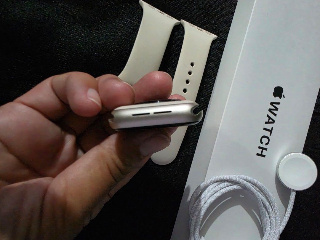 Apple Watch Series SE3 40mm (Category: Wearables & Smart Watches) located in Manila. Submitted by ilevyou (Listing ID 1470897594, Image 2). Description: Apple watch SE 3 40mm Starlight Size: S/M Purchased: Aug 25, 2026 💸: P11,000 RFS:Shifted to Samsung MOD: Lalamove/Grab c/o buyer MOP: GCash/BPI.