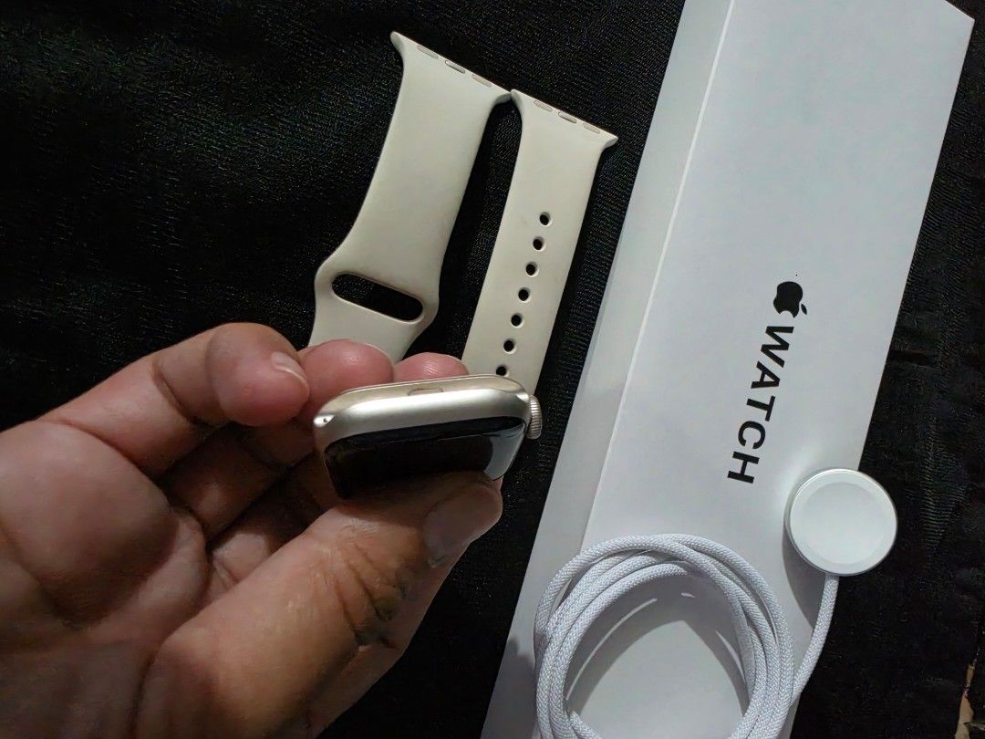Apple Watch Series SE3 40mm (Category: Wearables & Smart Watches) located in Manila. Submitted by ilevyou (Listing ID 1470897594, Image 3). Description: Apple watch SE 3 40mm Starlight Size: S/M Purchased: Aug 25, 2026 💸: P11,000 RFS:Shifted to Samsung MOD: Lalamove/Grab c/o buyer MOP: GCash/BPI.