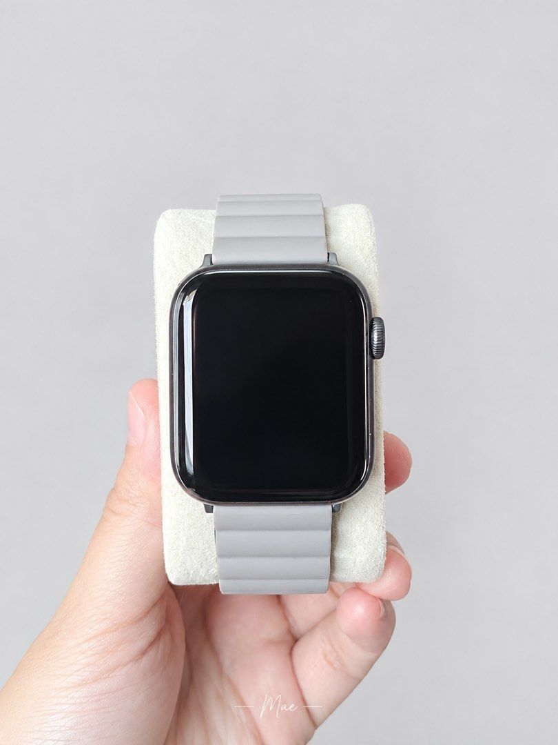 Apple Watch Version 1 (Category: Wearables & Smart Watches) located in Muntinlupa City. Submitted by camillabella (Listing ID 1470928884, Image 1). Description: .