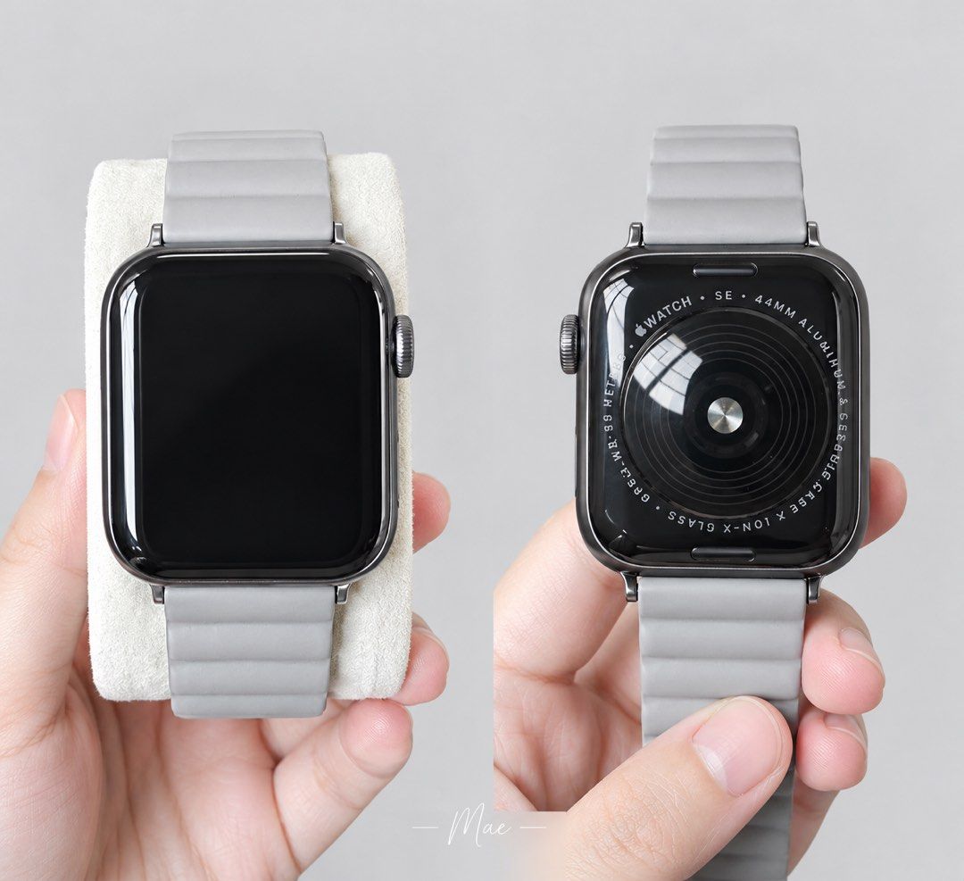 Apple Watch Version 1 (Category: Wearables & Smart Watches) located in Muntinlupa City. Submitted by camillabella (Listing ID 1470928884, Image 2). Description: .