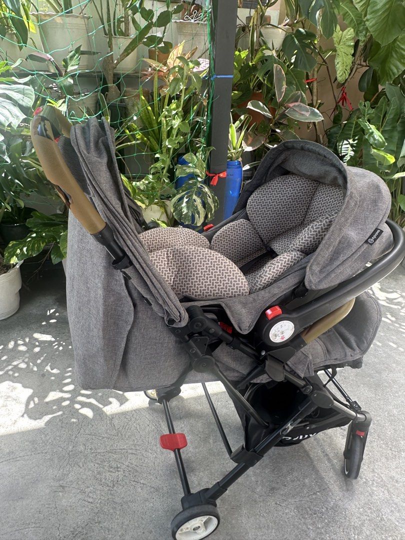 Apruva Carrier and Stroller (Category: Strollers) located in Las Pinas. Submitted by kl.2love (Listing ID 1470806162, Image 2). Description: DECLUTTERING SALE | PRELOVED APRUVA TREK PORTABLE TRAVEL SYSTEM STROLLER & CARRIER These have been such a big help for our family, especially during travels! The stroller is lightweight and easy to use, while the carrier has been very convenient since the day we brought our baby home from the hospital. ❤️ ✨ 