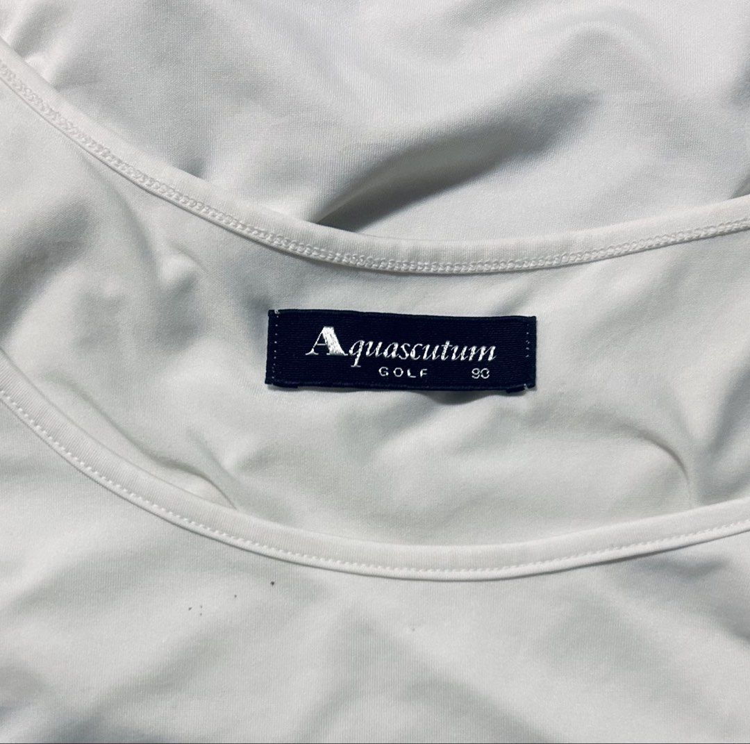 AQUASCUTUM (Category: Sleeveless) located in Davao. Submitted by sart0ria85 (Listing ID 1470861466, Image 3). Description: Classic White Sleeveless tank top with scoop neckline. Stretchable Details have faded on the label. MEDIUM. Size 6 VERY GOOD CONDITION (84/100) .