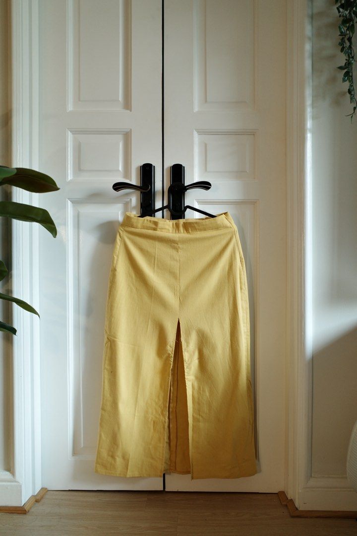 Araw the Line Midi Skirt with front slit (Category: Skirts) located in Manila. Submitted by sammalvv (Listing ID 1470833337, Image 1). Description: worn around 5 times slit thread is loose but repairable and it also has a few stains but a good wash can probably fix them 2500 shipping to be shouldered by buyer (mnl + provincial options avail) comment mine or DM me.