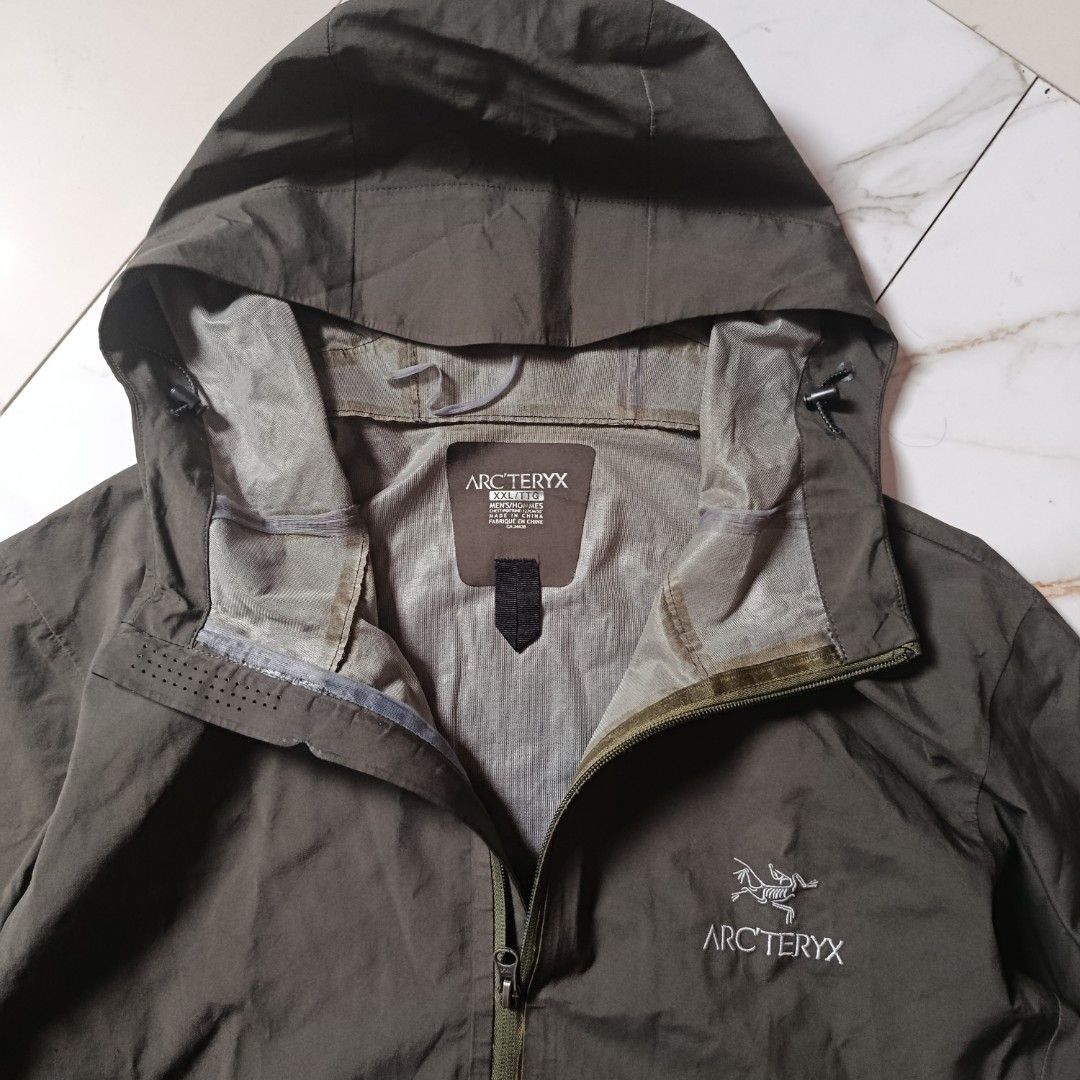 Arc Arc (Category: Hoodies) located in Akbar. Submitted by mujirneedscoffee2001 (Listing ID 1470778217, Image 3). Description: Dimes: 28×23 Color rate 9/1Good condition, no scratch.