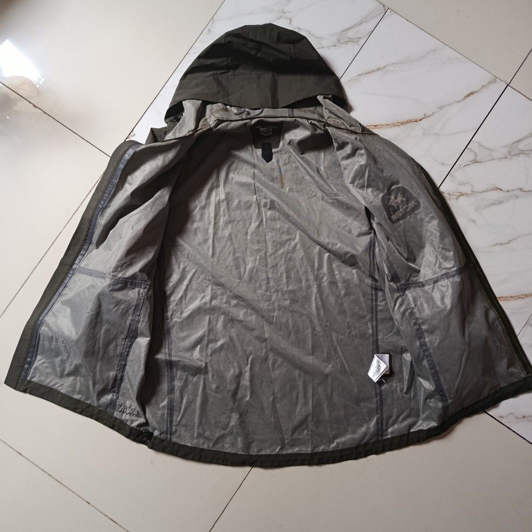 Arc Arc (Category: Hoodies) located in Akbar. Submitted by mujirneedscoffee2001 (Listing ID 1470778217, Image 2). Description: Dimes: 28×23 Color rate 9/1Good condition, no scratch.