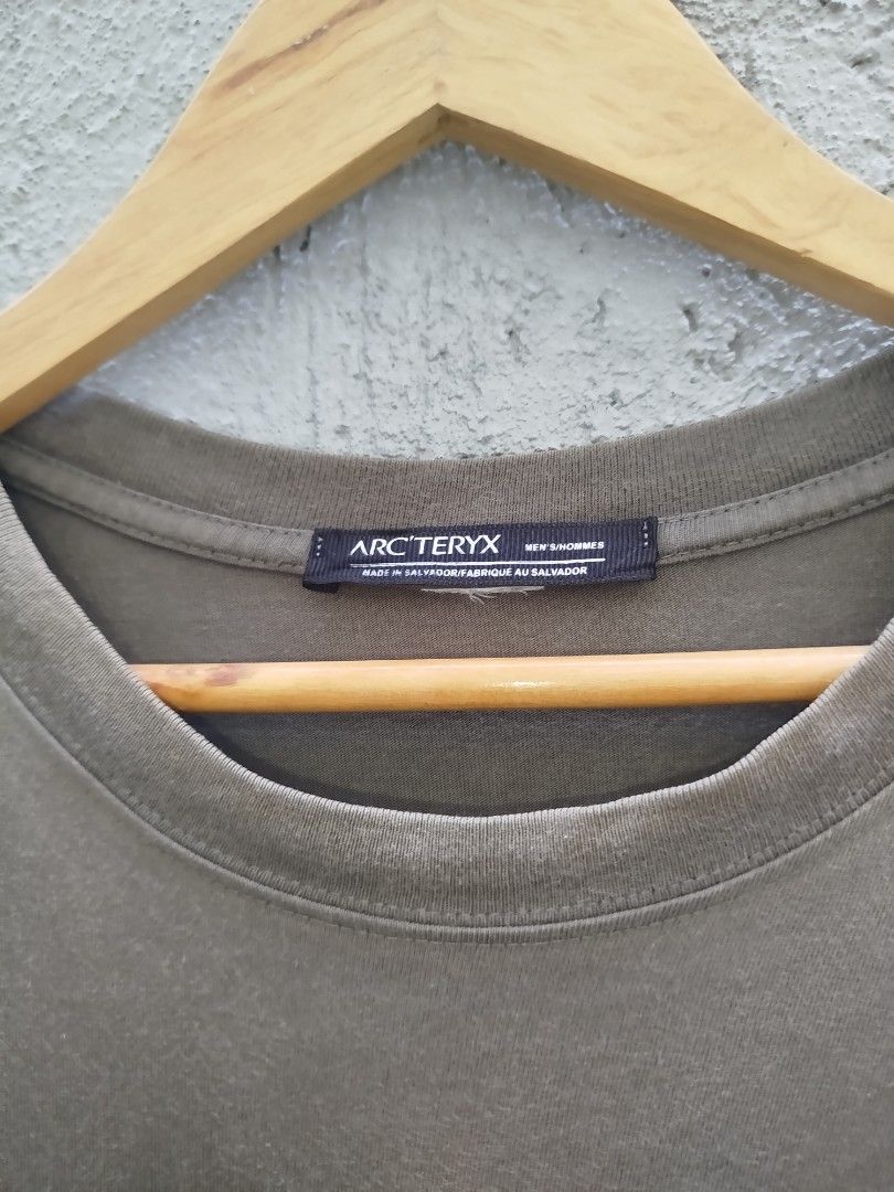 ARCTERYX (Category: Activewear) located in Quezon City. Submitted by y2k_thriftkid (Listing ID 1470768845, Image 3). Description: ARCTERYX TEE ARMY GREEN SIZE XL FIT TO LARGE.