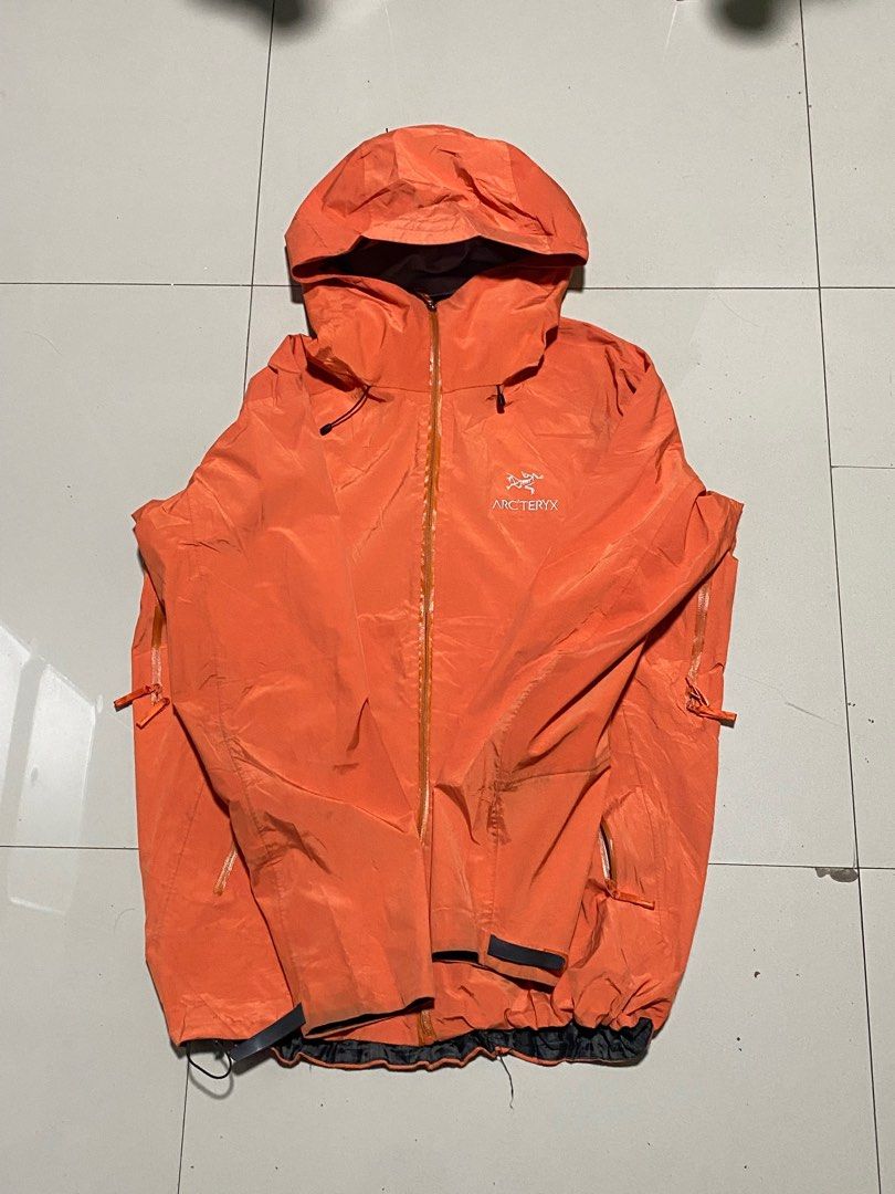 Arcteryx Sawyer Coat (Category: Coats, Jackets and Outerwear) located in Baguio. Submitted by yunothewizardking (Listing ID 1470855124, Image 1). Description: L27 W19.