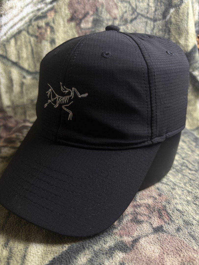 Arc’teryx sporty Cap (Category: Caps & Hats) located in Manila. Submitted by josh2295 (Listing ID 1470758043, Image 2). Description: Arc’teryx baseball cap in black with an embroidered white fossil/bird logo.