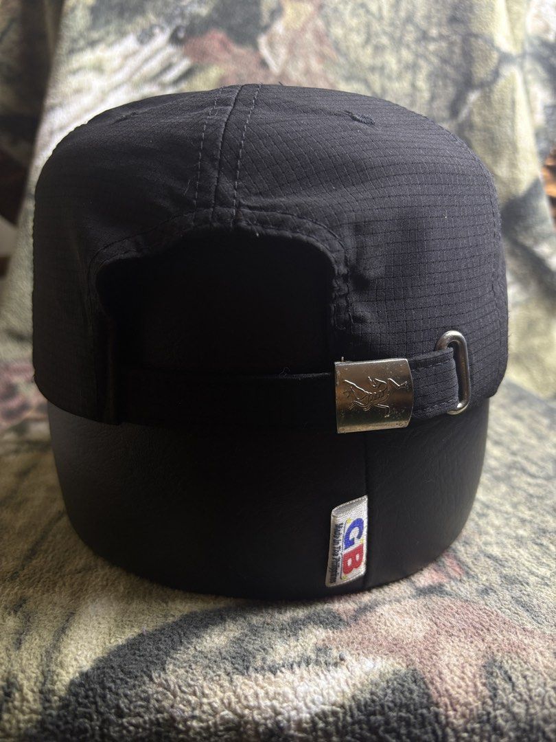 Arc’teryx sporty Cap (Category: Caps & Hats) located in Manila. Submitted by josh2295 (Listing ID 1470758043, Image 3). Description: Arc’teryx baseball cap in black with an embroidered white fossil/bird logo.
