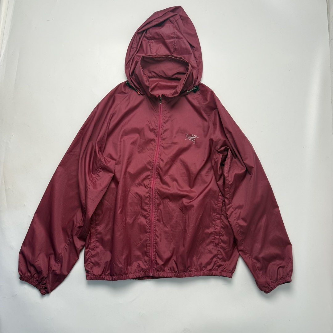 Arcteryx Windbreaker Jacket (Category: Coats, Jackets and Outerwear) located in Quezon City. Submitted by beastmnl (Listing ID 1470859038, Image 1). Description: Dimension 21-25 26 length .