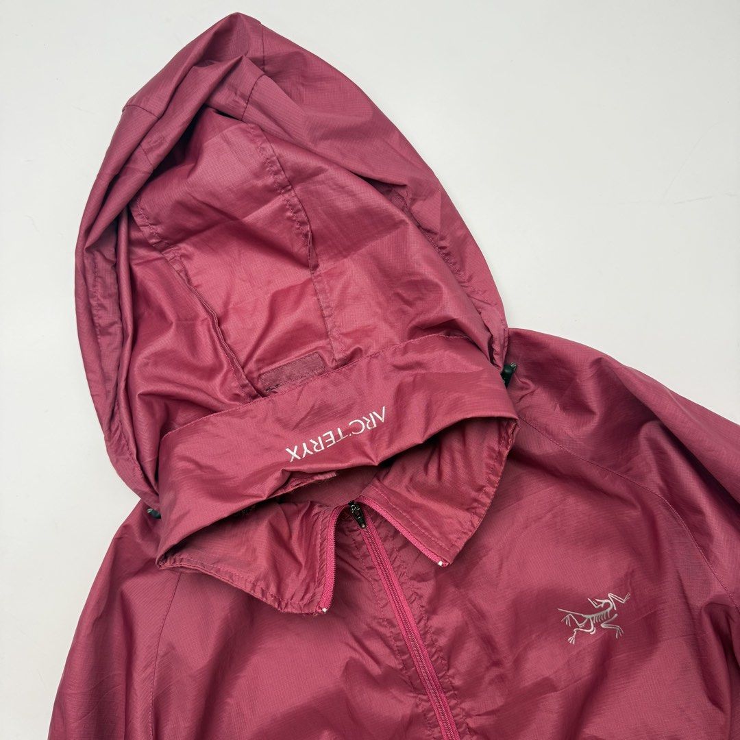 Arcteryx Windbreaker Jacket (Category: Coats, Jackets and Outerwear) located in Quezon City. Submitted by beastmnl (Listing ID 1470859038, Image 2). Description: Dimension 21-25 26 length .