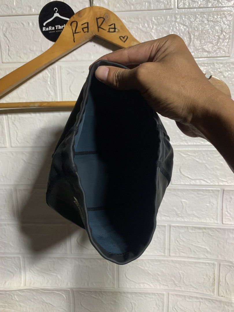 Arena | silicon swim cap • one size (Category: Activewear) located in Cebu City. Submitted by rarathriftedcb (Listing ID 1470851566, Image 3). Description: Arena ✅ Silicone Swim cap One size fits all 580pesos + sf 95 Location : Cebu city Page : rara thrifted Jnt nationwide Message us 📩.