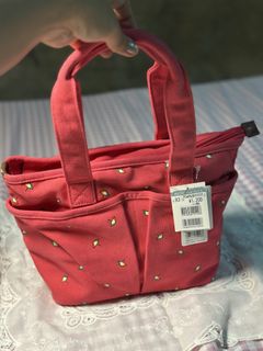 (Category: ) located in . Submitted by favoritepreloved (Listing ID 1470890165, Image 1). Description: .