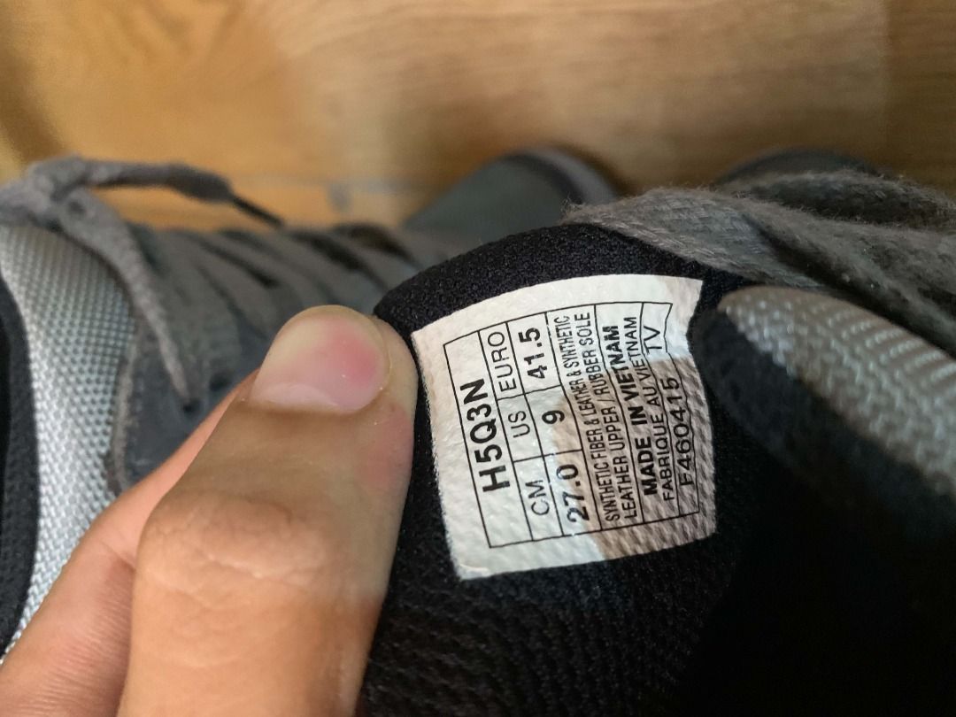 Asics Gel Lyte Speed Grey Camo US 9 (Category: Sneakers) located in Marikina City. Submitted by lgbgeek (Listing ID 1470809229, Image 3). Description: - Asics Gel Lyte Speed Grey Camo - Size: US 9 / EUR 42.5 / CM 27.0 - Origin: Made in Vietnam - Flaws include visible glue separation, wear on the front toe box, and cracking on the side leather branding - Soles are still in solid condition with plenty of tread left.