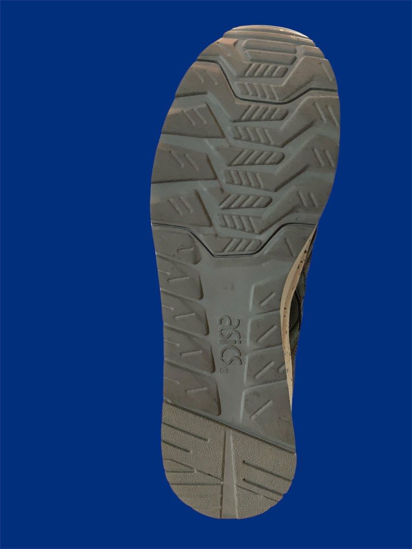 Asics Gel Lyte Speed Grey Camo US 9 (Category: Sneakers) located in Marikina City. Submitted by lgbgeek (Listing ID 1470809229, Image 2). Description: - Asics Gel Lyte Speed Grey Camo - Size: US 9 / EUR 42.5 / CM 27.0 - Origin: Made in Vietnam - Flaws include visible glue separation, wear on the front toe box, and cracking on the side leather branding - Soles are still in solid condition with plenty of tread left.