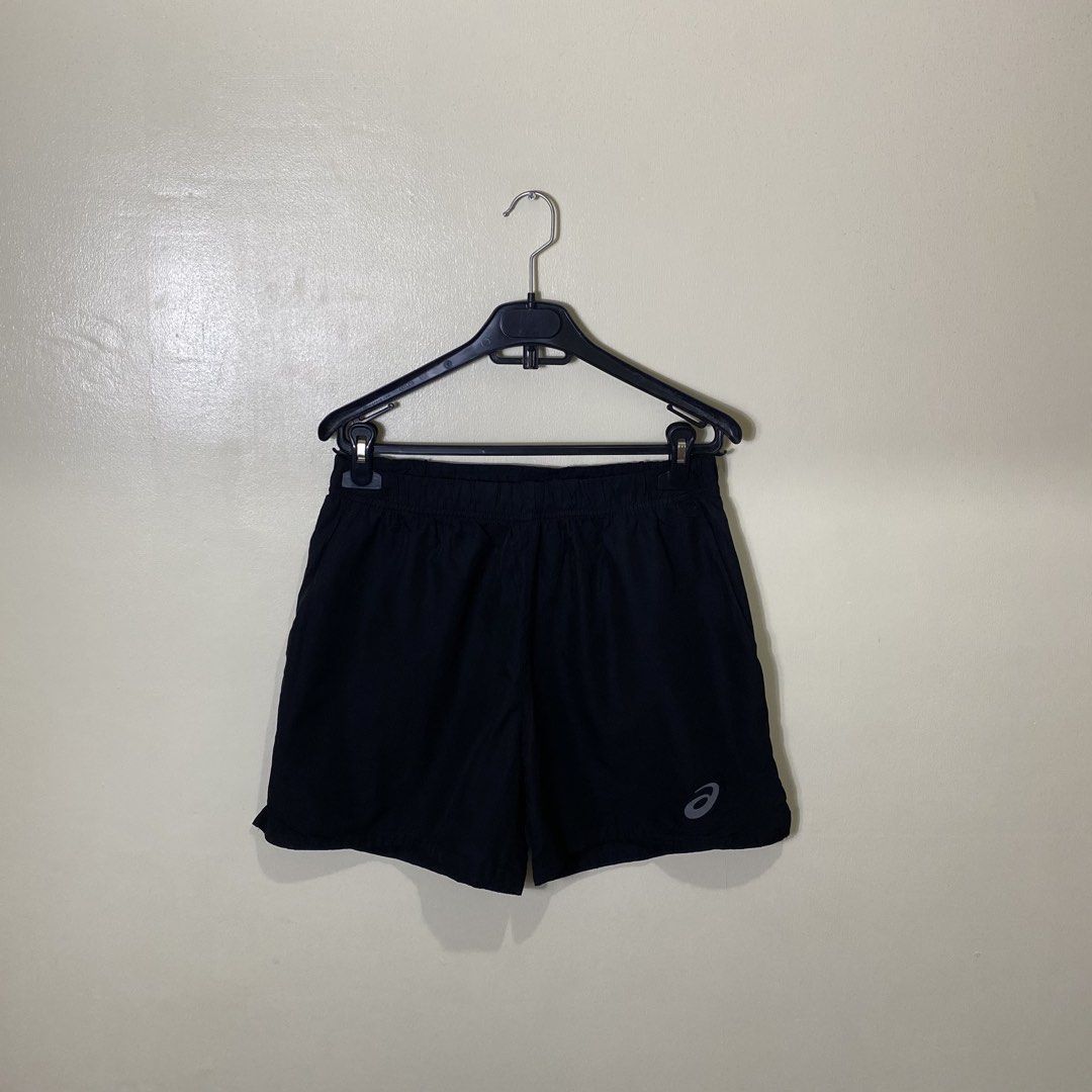 Asics MotionDry Black Running Shorts Size M (Category: Activewear) located in Manila. Submitted by carbertjakosalem (Listing ID 1470920903, Image 1). Description: - Brand: Asics - Color: Black - Size: M (170/78A) - Material: 100% polyester with MotionDry technology - Features: Elastic waistband with adjustable drawstring and geometric side panels - Condition: Lightweight athletic gear, perfect for workouts.