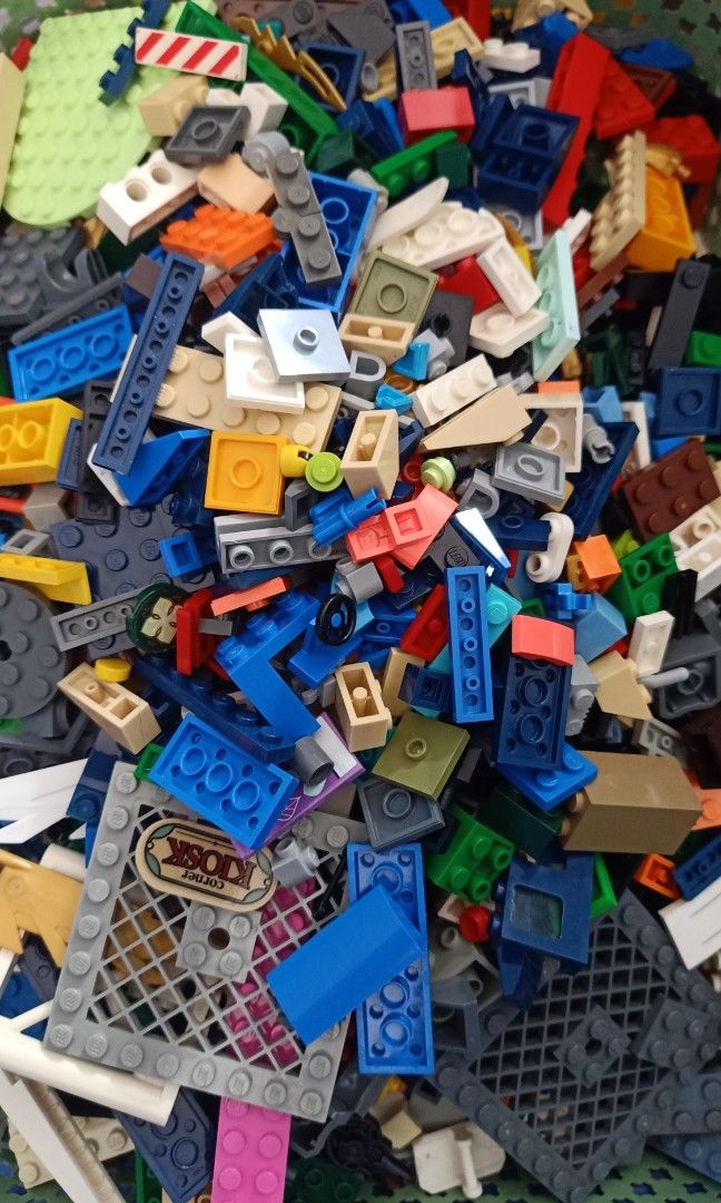 Assorted Authentic Lego parts/piece (Category: Lego & Building Sets) located in Sorsogon. Submitted by divs4joy (Listing ID 1470786442, Image 3). Description: Assorted Authentic Lego parts/piece 1585❌❌❌❌ 👉 1000+++pcs. 👉 with yellow medium brick box. 👉 as it is; WYSIWYG. 👉 see other photos for details..