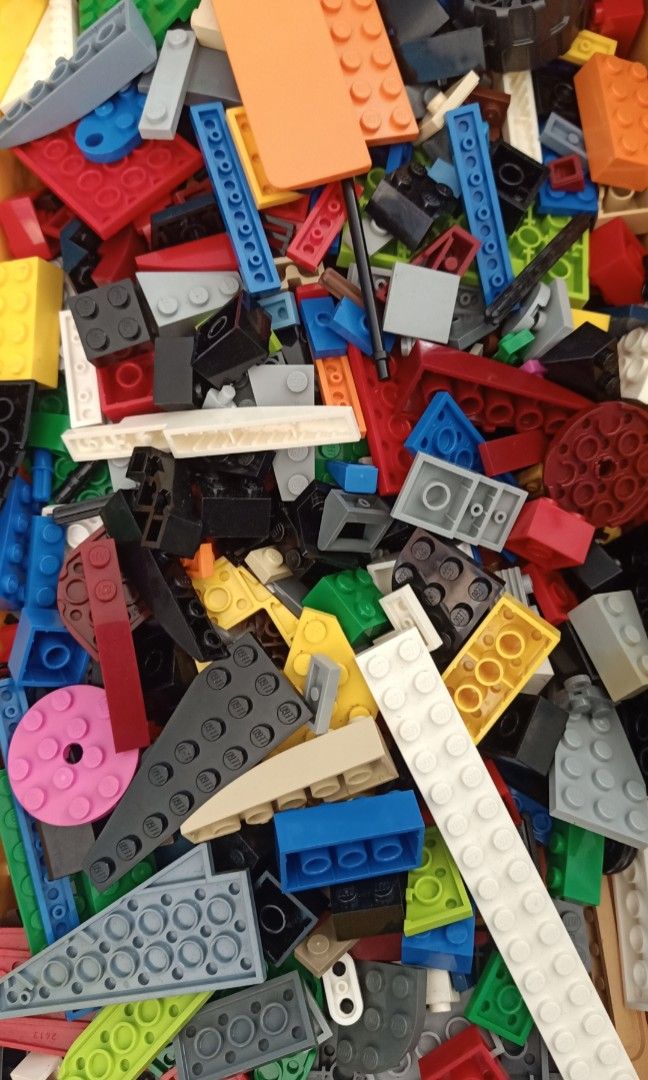 Assorted Authentic Lego parts/piece (Category: Lego & Building Sets) located in Sorsogon. Submitted by divs4joy (Listing ID 1470786442, Image 2). Description: Assorted Authentic Lego parts/piece 1585❌❌❌❌ 👉 1000+++pcs. 👉 with yellow medium brick box. 👉 as it is; WYSIWYG. 👉 see other photos for details..