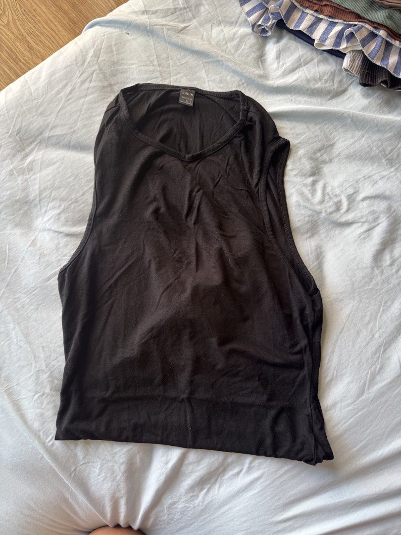 Assorted clothes (Category: Blouses) located in Taguig. Submitted by iceru (Listing ID 1470808726, Image 3). Description: 50 each.