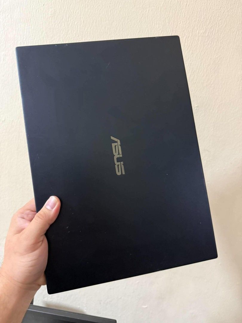 Asus expertBook P2451FA (Category: Laptops & Notebooks) located in Manila. Submitted by happyearth.953a15 (Listing ID 1470882161, Image 2). Description: Asus expertBook P2451FA I5 10th gen Intel UHD Graphics 16gb ram 512gb nvme Windows 11 pro OS Unit with charger No issue ✅ Tested ✅ 💸💸 15,000 Location: San Andres bukid manila Pick up or meet up.