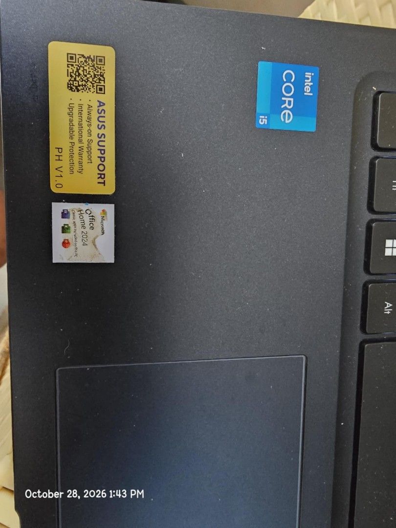 Asus laptop (Category: Laptops & Notebooks) located in San Mateo. Submitted by mysticfish.4c859f (Listing ID 1470834329, Image 2). Description: Almost 2 years Included:Charger and mouse, Laptop pouch.