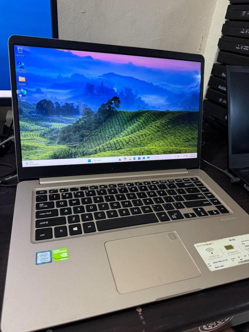 Asus vivobook S (Category: Laptops & Notebooks) located in Manila. Submitted by happyearth.953a15 (Listing ID 1470845308, Image 2). Description: Asus vivobook S I5 8th gen Intel UHD Graphics 620 Nvidia GeForce 940 MX 8gb ram 120gb ssd 128gb ssd Dual storage Windows 11 pro OS Unit with charger Issue : yung keyboard may nag kukusa mapindot, papalitan Nyo nalang 💸💸 9,500 Location: San Andres bukid manila Pick up or deliver.