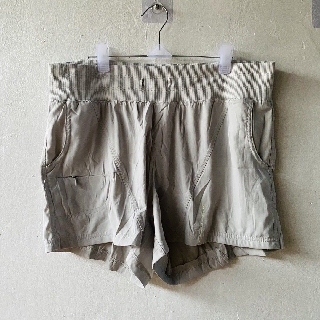 Athletic Works Nylon Spandex Athletic Shorts (Category: Shorts) located in Caloocan City. Submitted by lovemyclothes21 (Listing ID 1470843421, Image 2). Description: - Brand: Athletic Works - Color: Grey - Size: Medium (PH 8-10 / Tagged 32-34) - Material: 94% Nylon, 6% Spandex (with stretch) - Features: Wide ribbed waistband, secure front zipper pocket on the right - Fit: Regular fit, ideal for workouts or casual everyday wear.