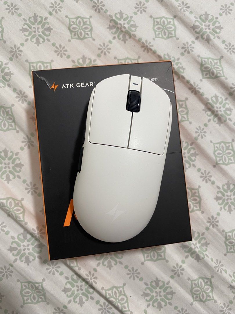 Atk a9 (Category: Mouse & Mousepads) located in Tarlac. Submitted by notlion (Listing ID 1470827191, Image 1). Description: Atk A9 RFS: Shape isn’t for me Issue: Black dots around the mouse Inclusion: Mouse Box Dongle & usb-c Replaced the skates with obsidian airs dots Location:Tarlac City Shippin:J&T or LBC (shipping fee shoulder by buyer).