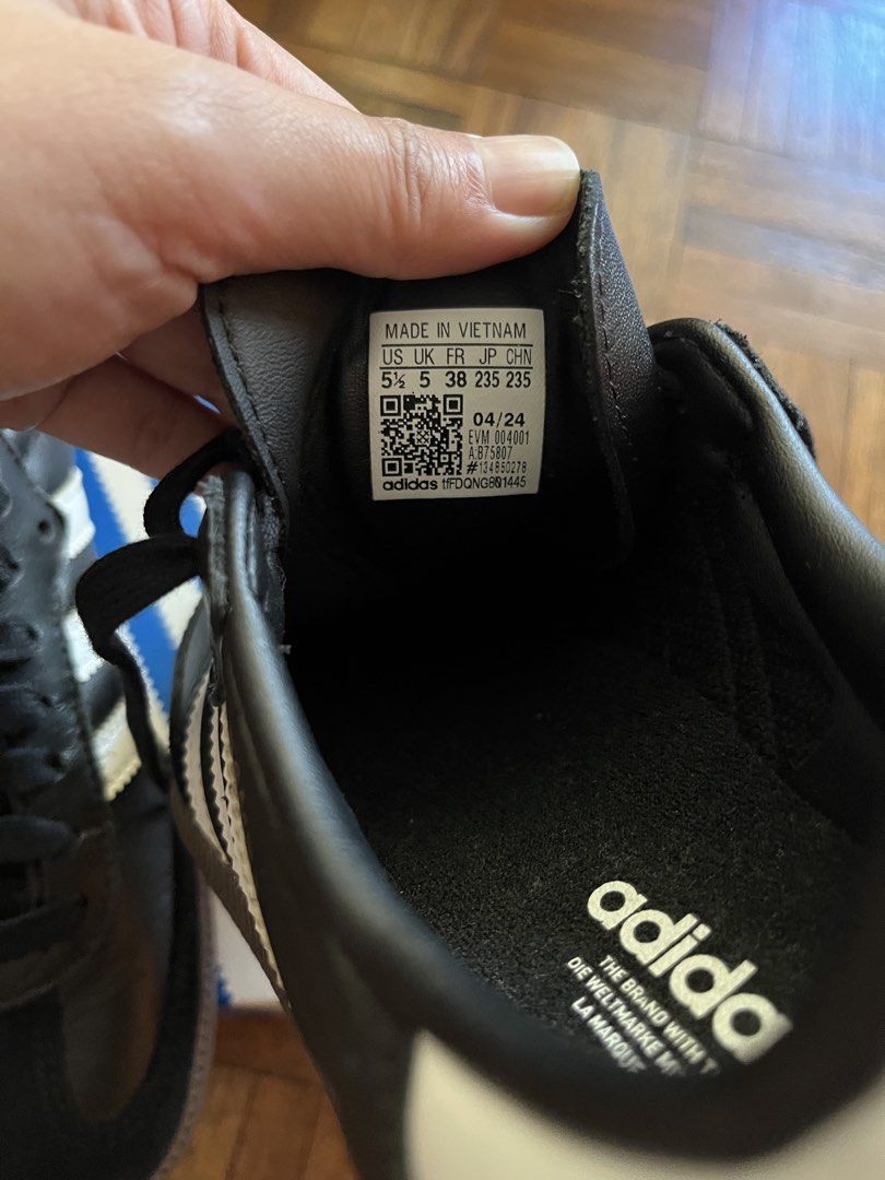 Authentic Adidas Samba Gum Sole (Category: Sneakers) located in Makati City. Submitted by yoursecondbest (Listing ID 1470749511, Image 3). Description: For unisex. Fits size 37-37.5 for women. Bought at Commonwealth Rockwell. RFS black sneakers di bagay sakin..
