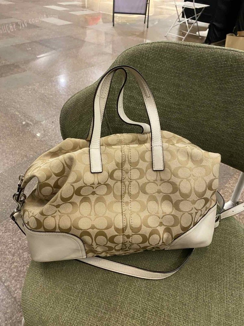 Authentic coach hadley (Category: Luxury Bags & Wallets) located in Cebu City. Submitted by bisayaseller77 (Listing ID 1470868157, Image 1). Description: authentic coach hadley signature jacquard satchel/ hobo bag with optional long strap w dustbag.