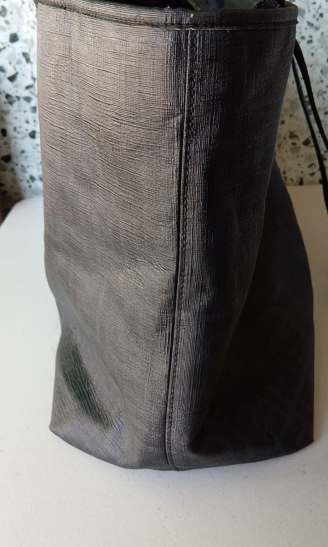 Authentic Fendi zucca monogram tote (Category: Luxury Bags & Wallets) located in Davao. Submitted by baghunterluxxe (Listing ID 1470775914, Image 3). Description: large no flaws rank A.