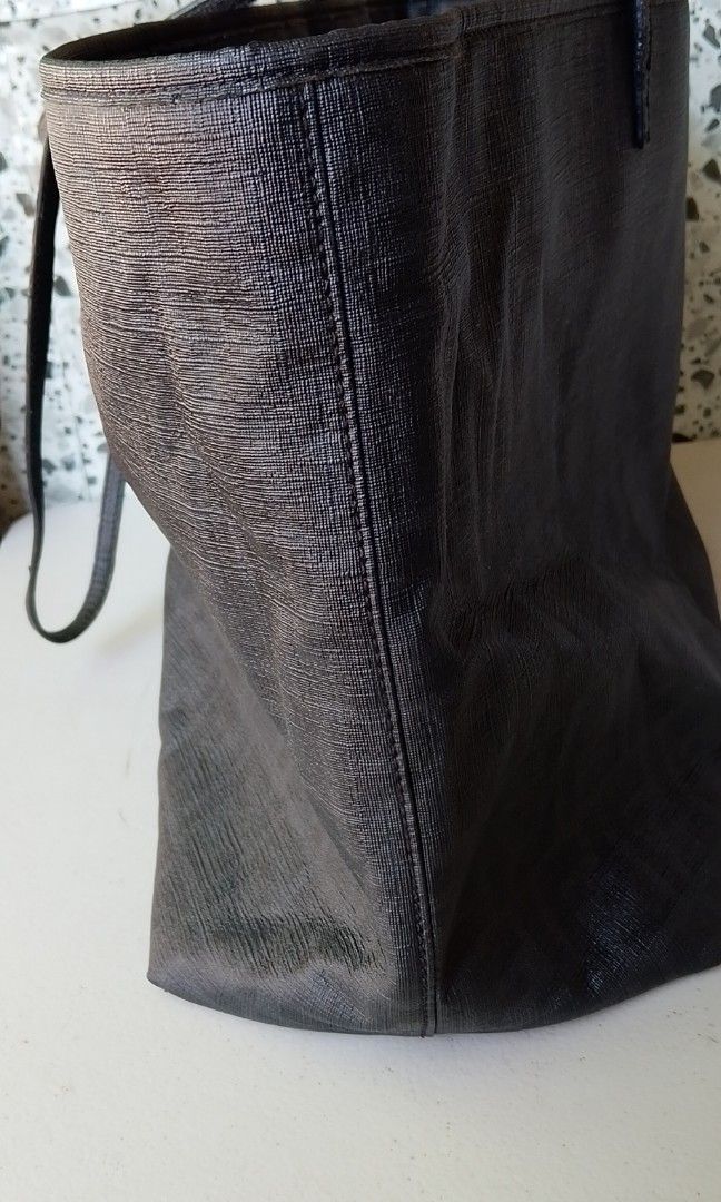 Authentic Fendi zucca monogram tote (Category: Luxury Bags & Wallets) located in Davao. Submitted by baghunterluxxe (Listing ID 1470775914, Image 2). Description: large no flaws rank A.