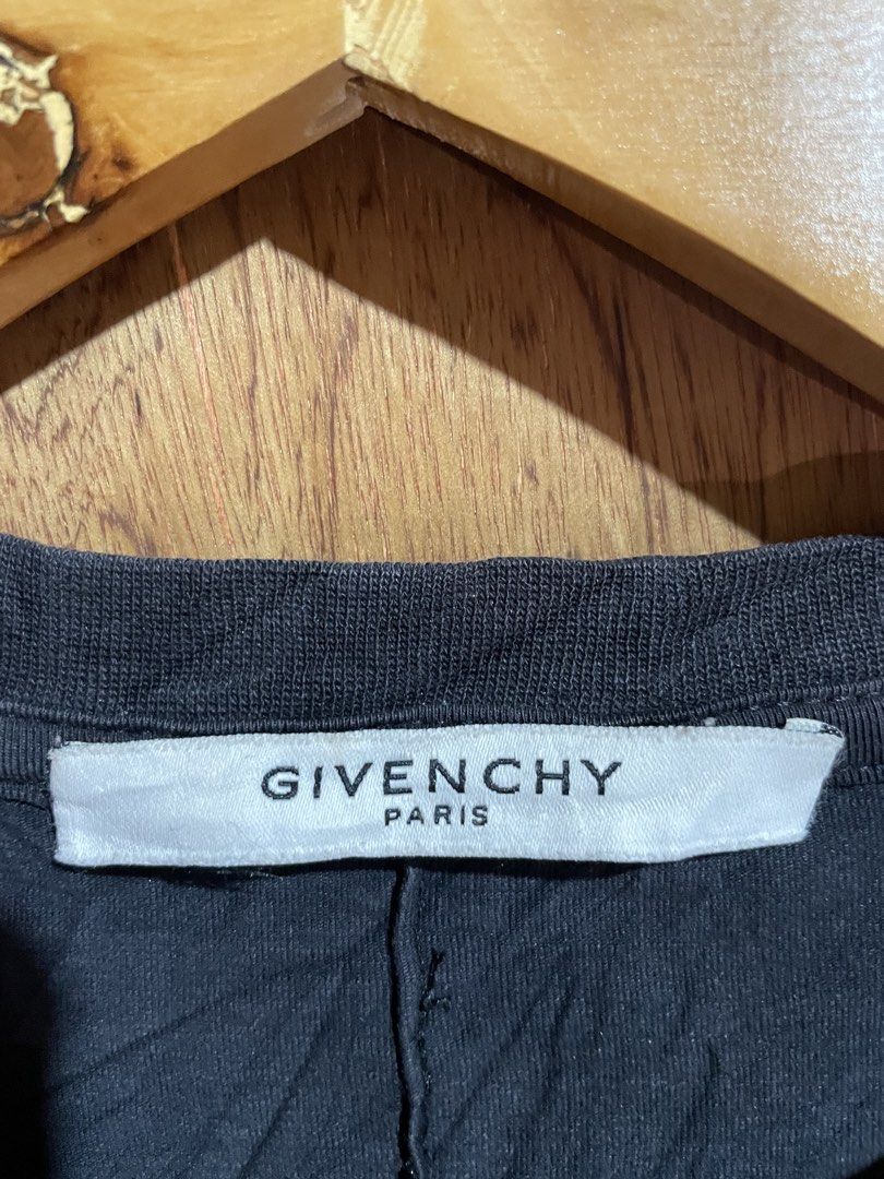 Authentic Givenchy Rottweiler graphic t-shirt (Category: Tshirts & Polo Shirts ) located in Cagayan de Oro. Submitted by jhonny_kevz930 (Listing ID 1470868081, Image 2). Description: .