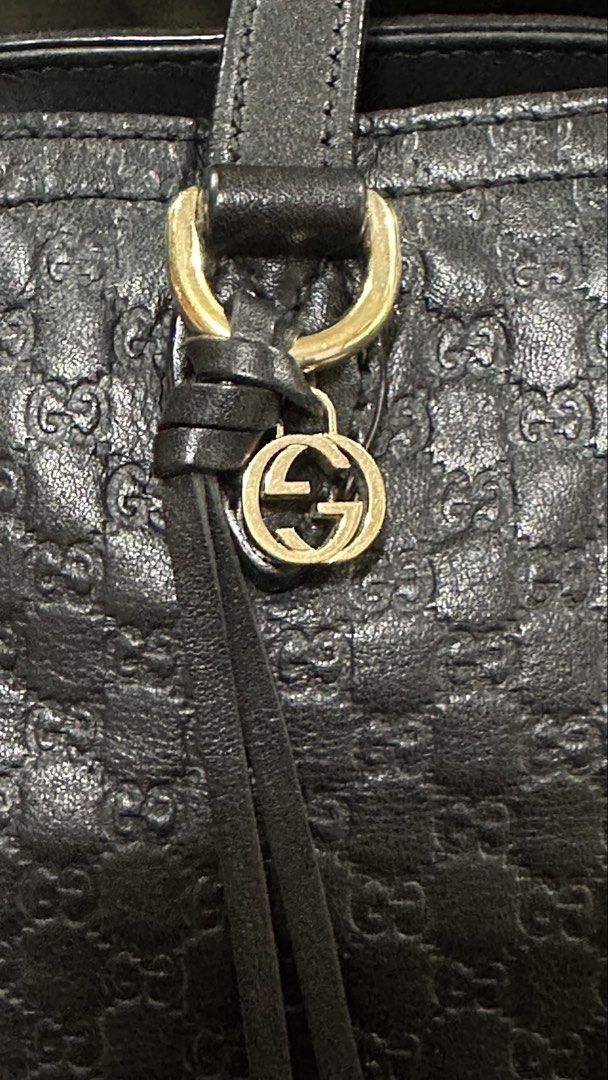 Authentic Gucci Small Tote (Category: Luxury Bags & Wallets) located in Las Pinas. Submitted by marshmallowmax (Listing ID 1470820024, Image 2). Description: Guaranteed Authentic! Excellent used! Minimal signs of use no flaws With dustbag.