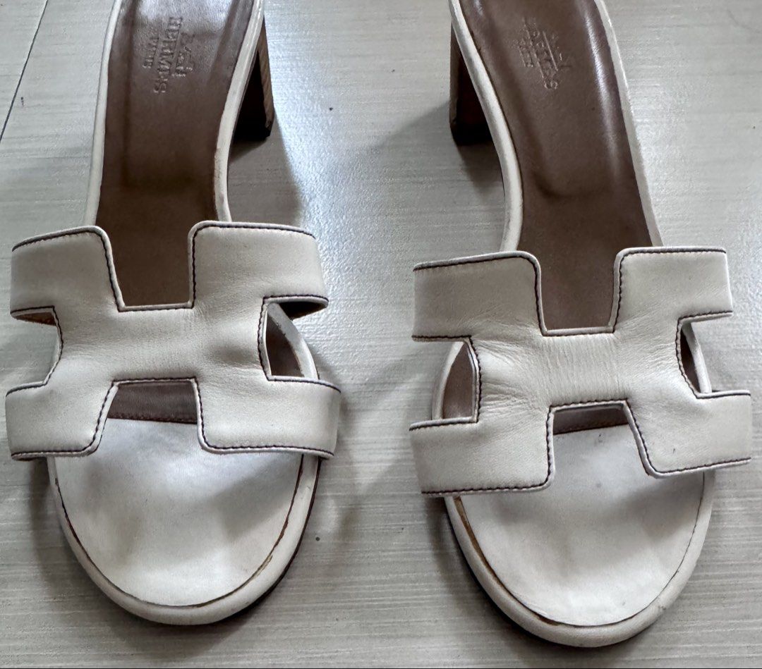 Authentic Hermès Oasis Sandals – White/Ivory | Size 39 (Category: Sneakers & Footwear) located in Pasig City. Submitted by jjjj0987 (Listing ID 1470769462, Image 3). Description: Authentic Hermès Oasis sandals in white/ivory leather. Condition: Pre-loved, with visible signs of use and wear, as shown in the actual photos. Item has been stored and needs cleaning. 📌 Please refer to all photos for the actual condition and manage expectations. 📩 Add