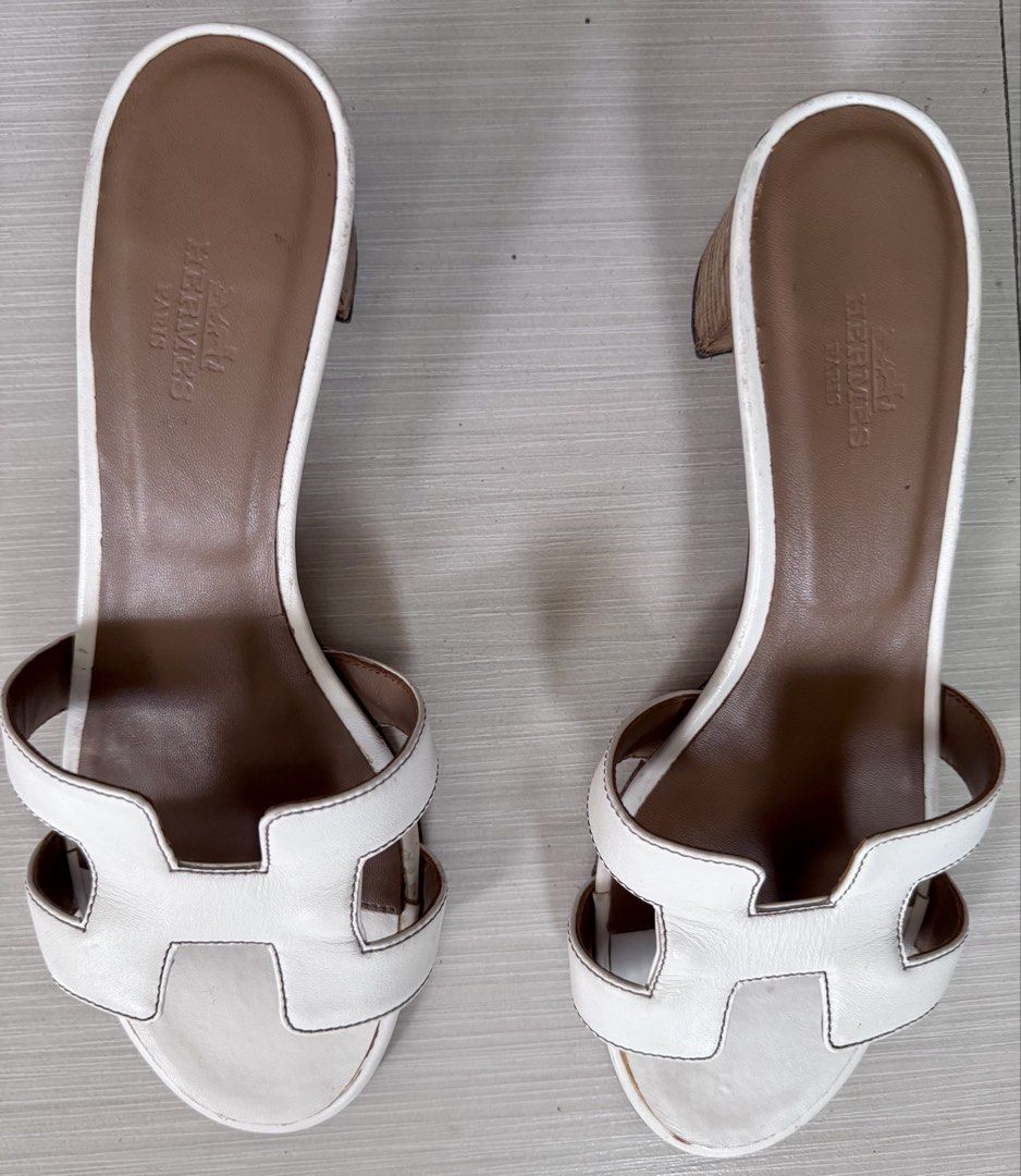 Authentic Hermès Oasis Sandals – White/Ivory | Size 39 (Category: Sneakers & Footwear) located in Pasig City. Submitted by jjjj0987 (Listing ID 1470769462, Image 2). Description: Authentic Hermès Oasis sandals in white/ivory leather. Condition: Pre-loved, with visible signs of use and wear, as shown in the actual photos. Item has been stored and needs cleaning. 📌 Please refer to all photos for the actual condition and manage expectations. 📩 Add