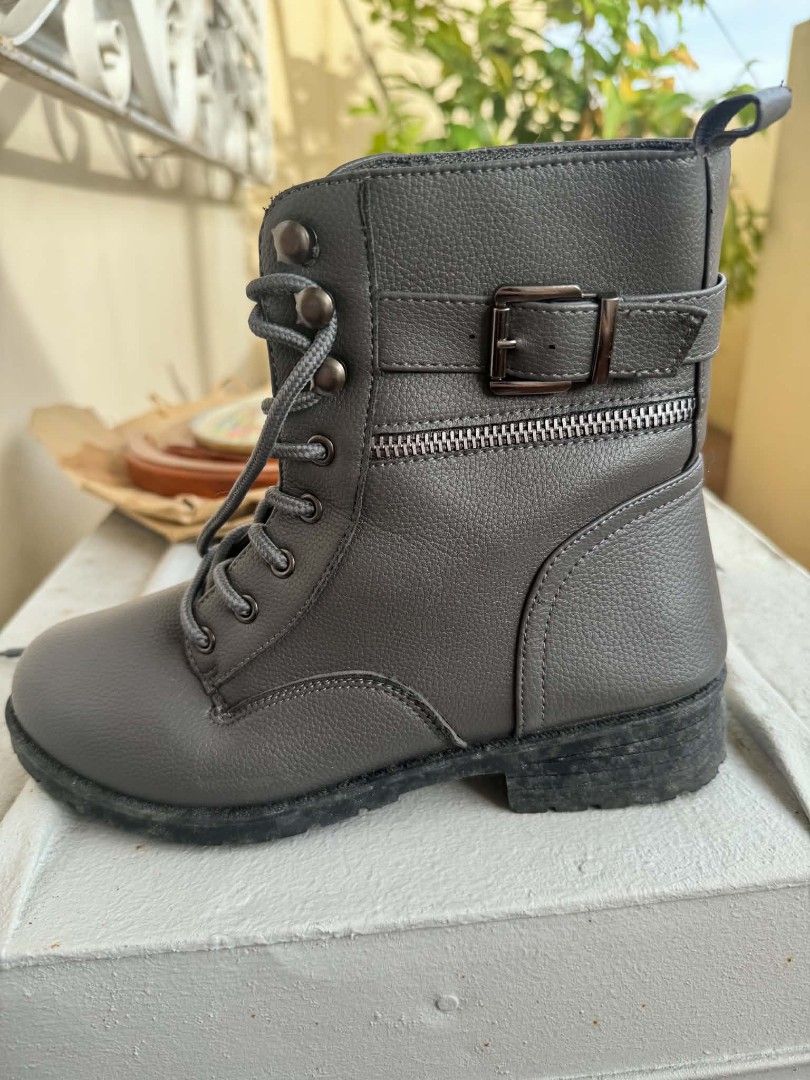Authentic Olivia & Kate New York boots (Category: Boots) located in Paranaque City. Submitted by henri501914 (Listing ID 1470816537, Image 3). Description: No inclusions Used 2x Pm for more details.