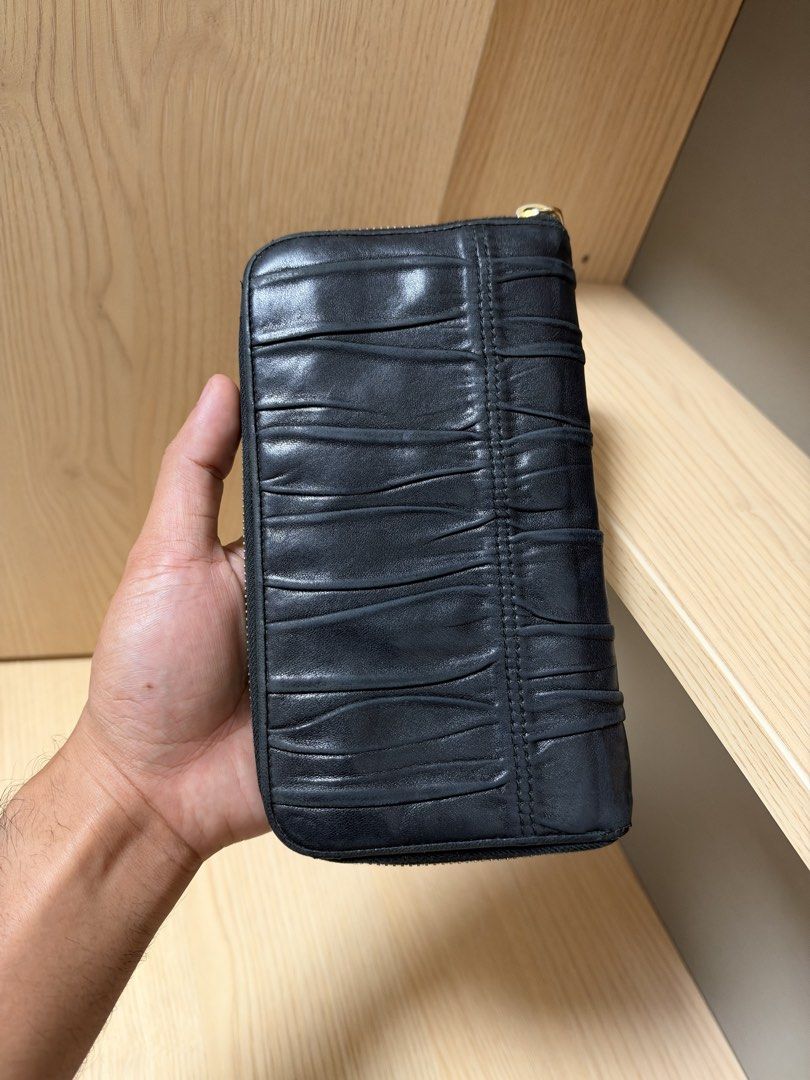 Authentic Prada Nappa Gauffre (Category: Wallets & Card holders) located in Cagayan de Oro. Submitted by negosyantesibengineer (Listing ID 1470759130, Image 2). Description: .