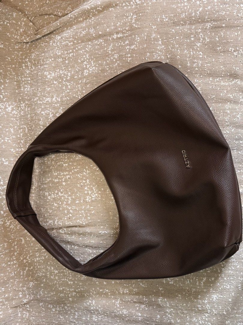 Aztrid Hobo Bag Large in Dark Brown (Category: Shoulder Bags) located in Taguig. Submitted by mandms09 (Listing ID 1470812680, Image 1). Description: Aztrid Hobo bag in Large Dark Brown RFS: too many bags, size too small for what I need it for.