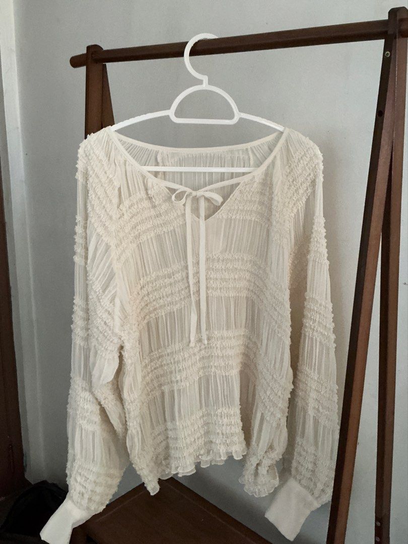 B1T1 zara boho cream flowy top (Category: Blouses) located in Manila. Submitted by 888saiz (Listing ID 1470807933, Image 2). Description: up to semi L both. left - zara right - unbranded.
