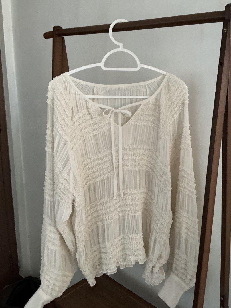 B1T1 zara boho cream flowy top (Category: Blouses) located in Manila. Submitted by 888saiz (Listing ID 1470807933, Image 3). Description: up to semi L both. left - zara right - unbranded.